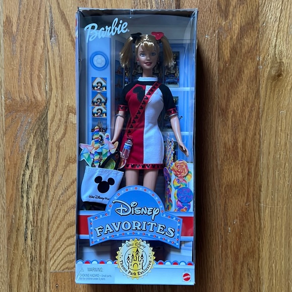 Disney Theme Park Exclusive Barbie - Picture 1 of 3